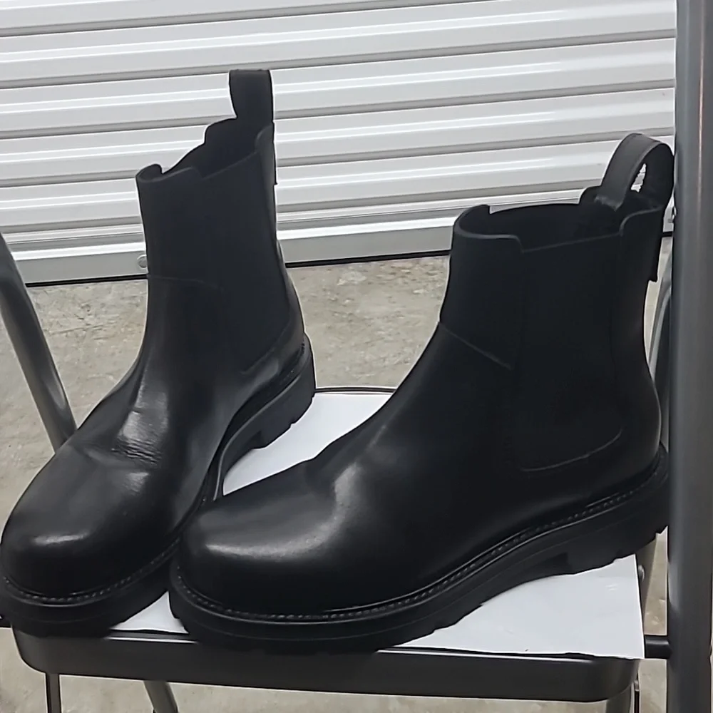 Vagabond Boots mint condition.pull tab will need repair
